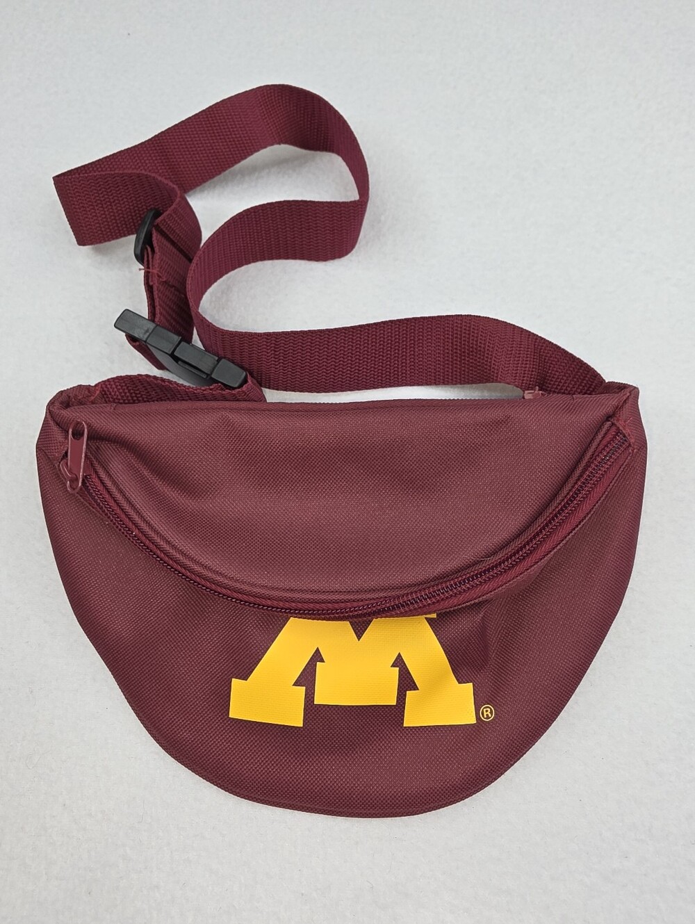 University Of Minnesota Fanny Pack NWOT Golden Gophers Y-2680